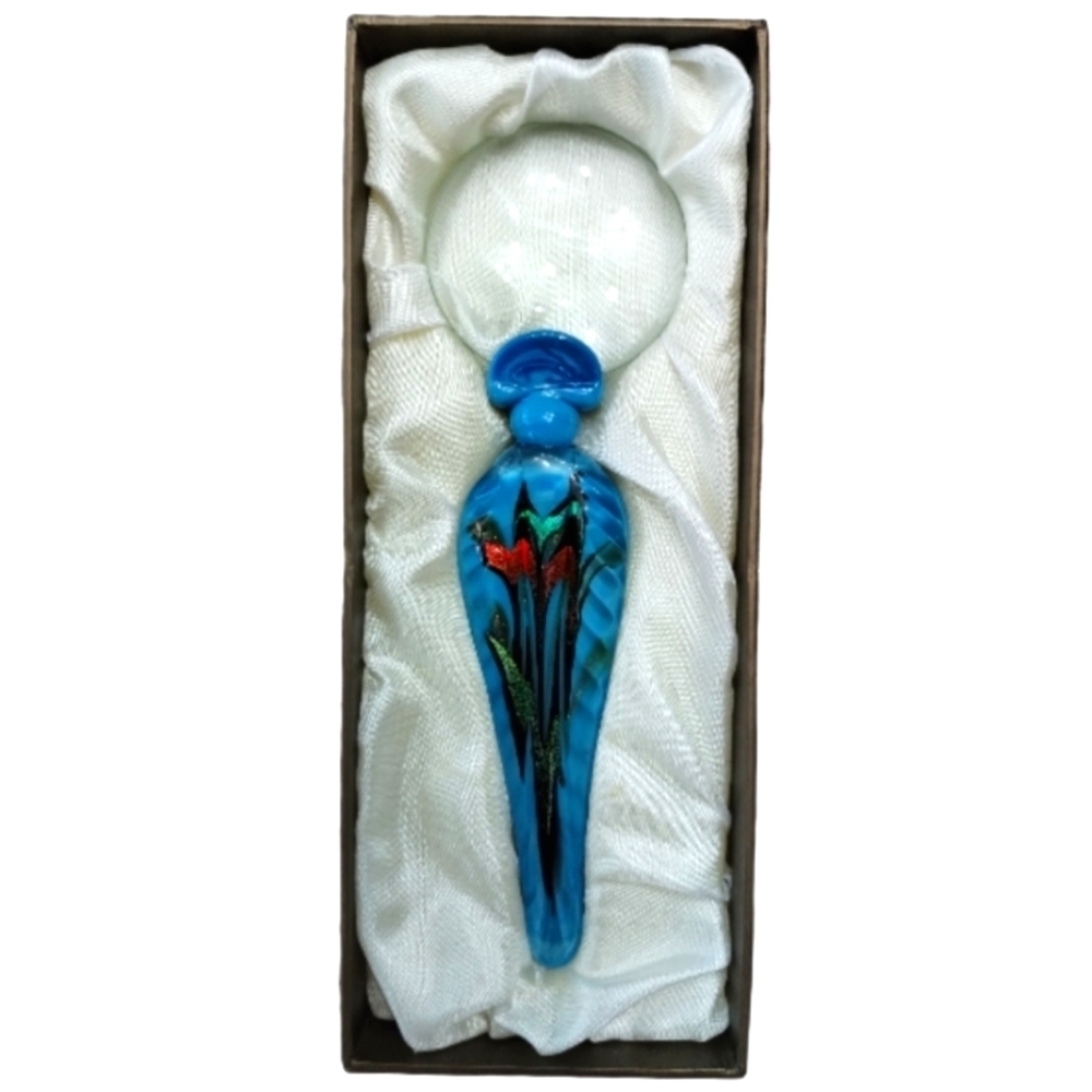 Pier 1 Blue Art Glass Magnifying Glass Loupe 6.5" Original Box Desk Decor - Picture 3 of 6
